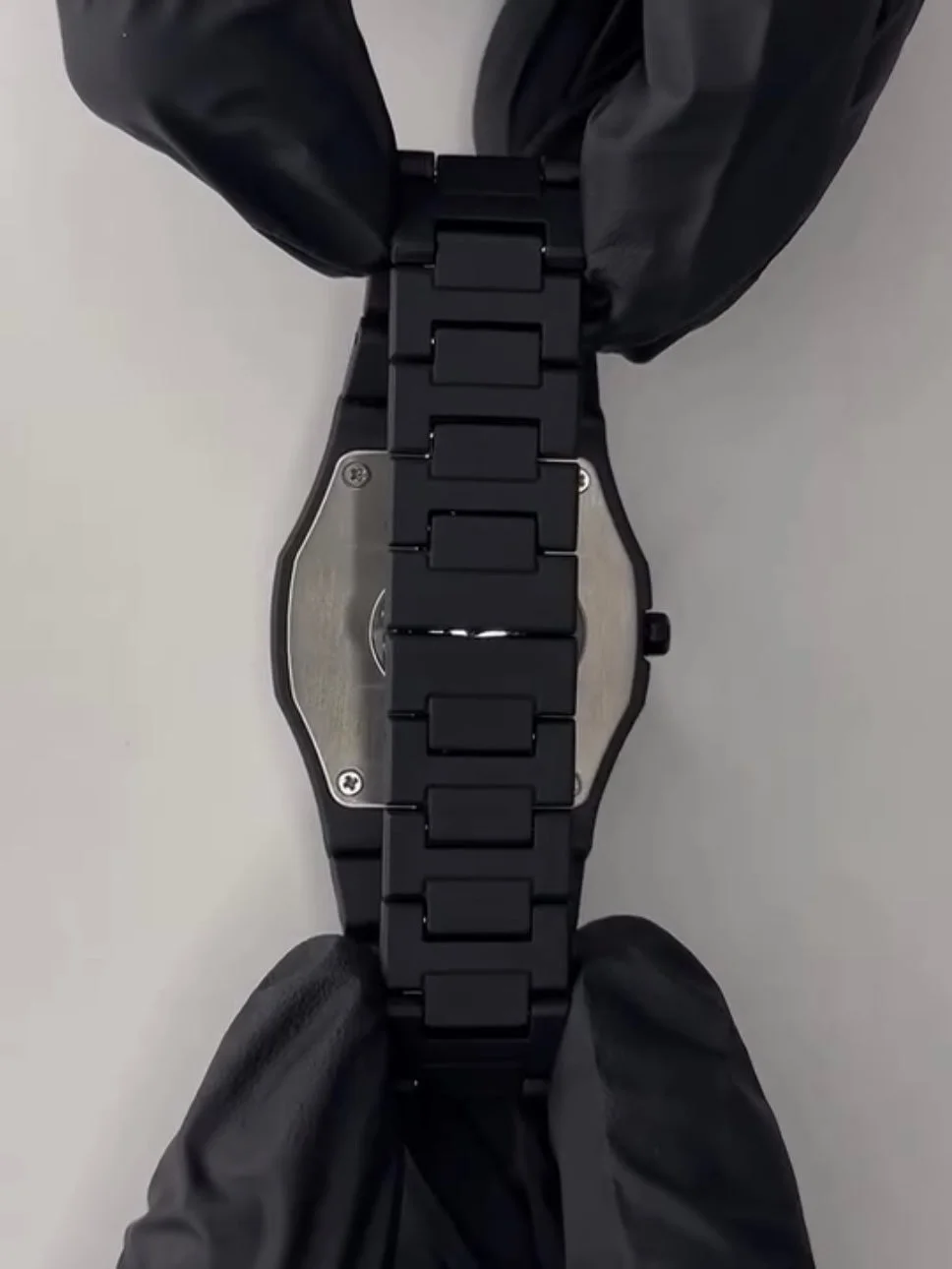 Black Minimalist Analog Wrist Aura Watch – Stainless Steel Strap | Butterfly Lock