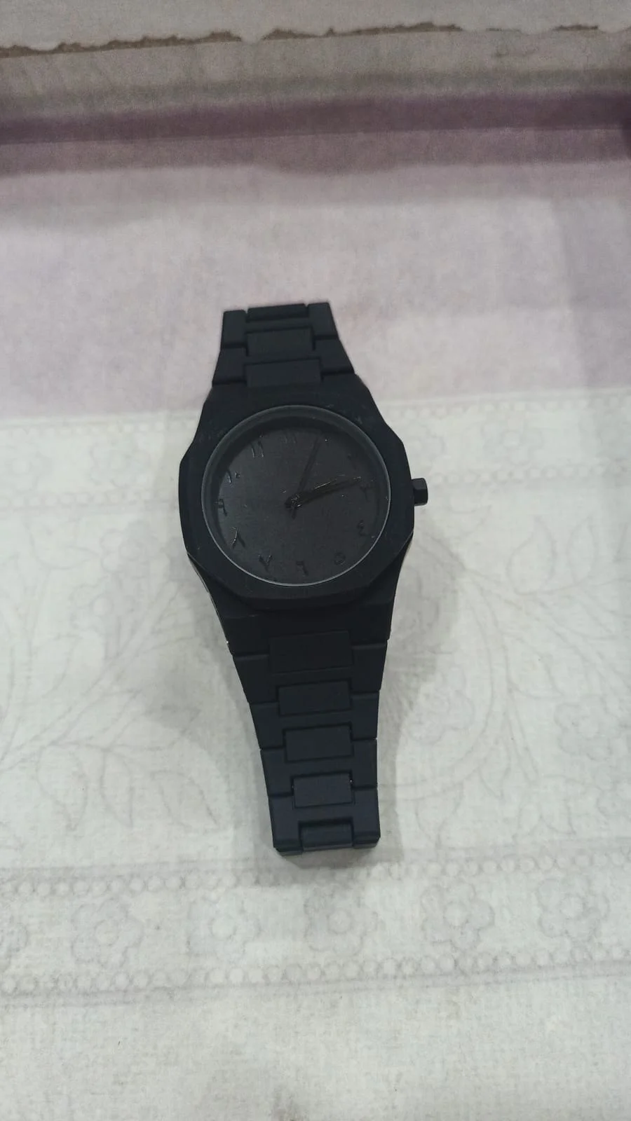 Black Minimalist Analog Wrist Aura Watch – Stainless Steel Strap | Butterfly Lock
